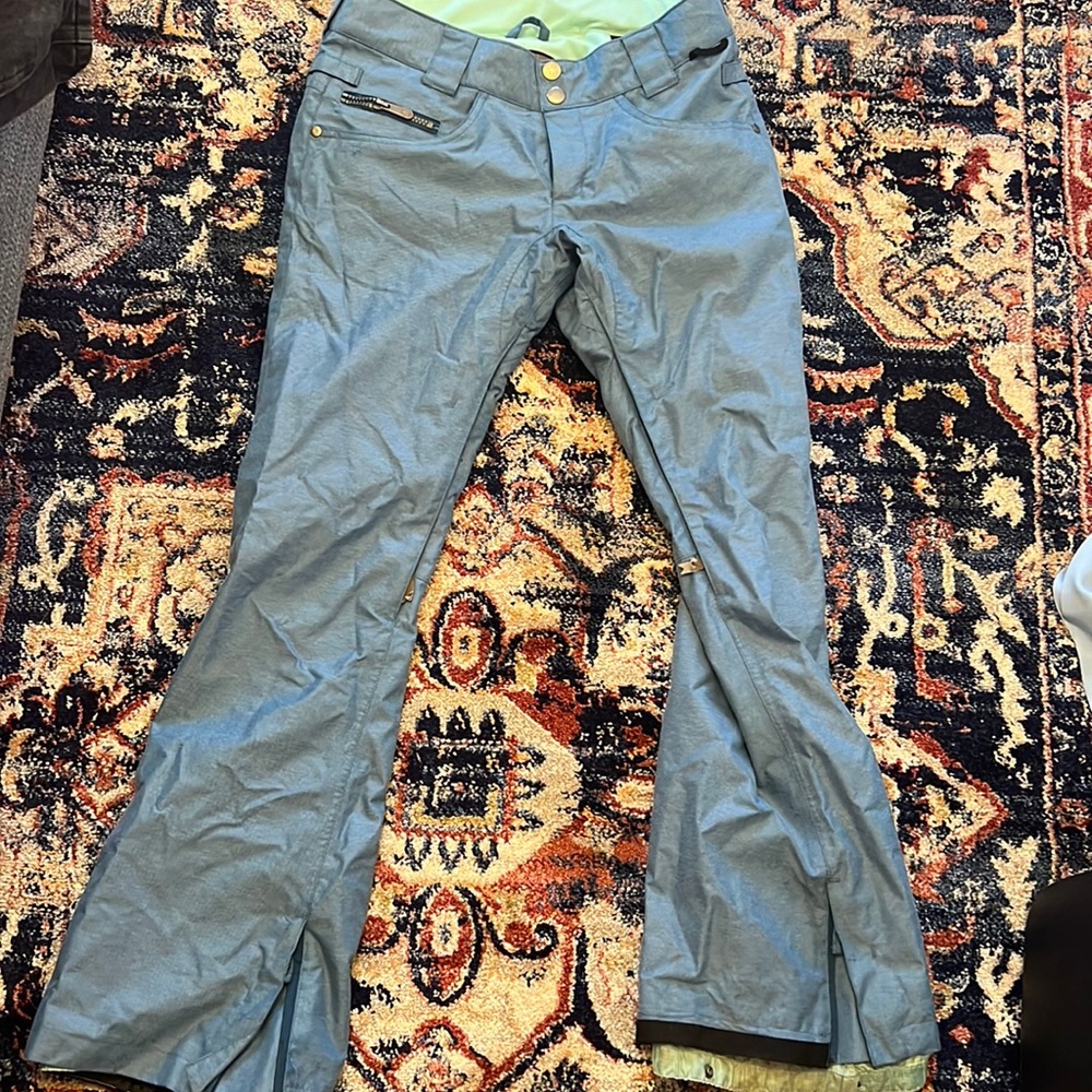 DC women’s snow pants
